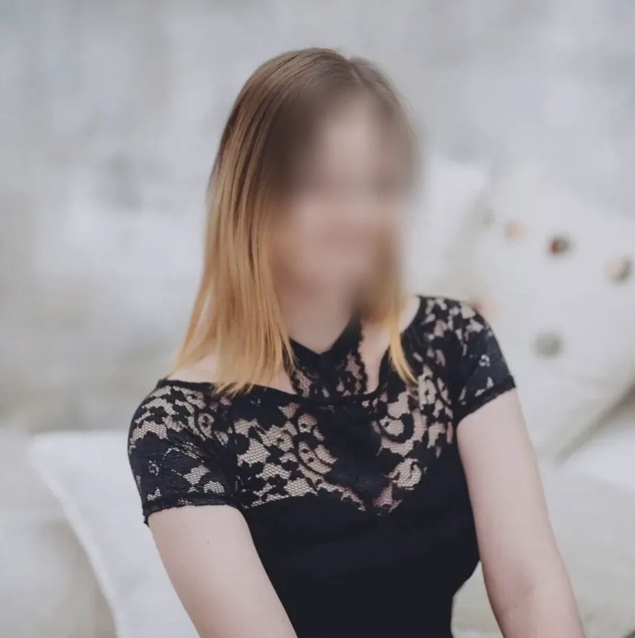 Ayesha, 24