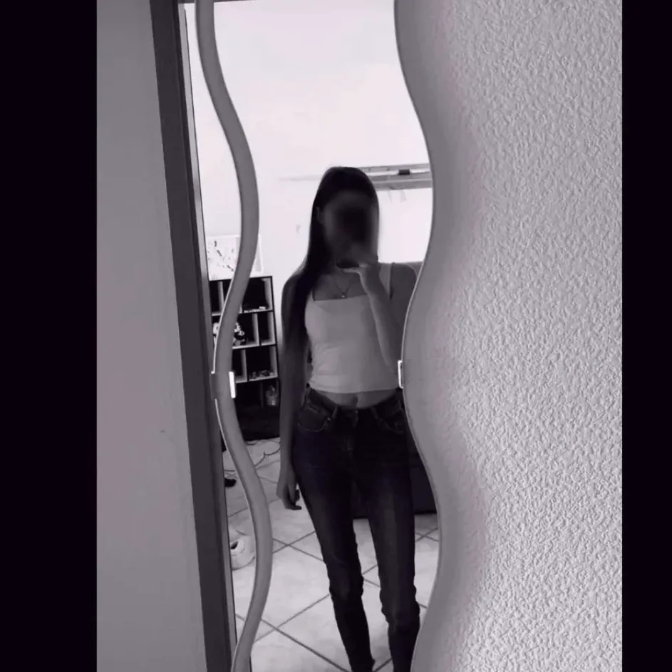 Sana, 25